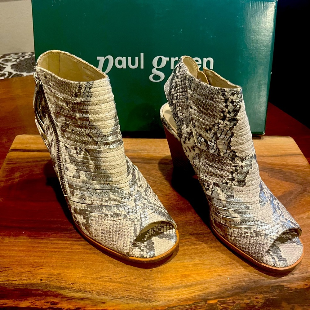 NWOT Paul Green Bootie Size 7.5 | UK Size 5 Cayanne Silver Pebble